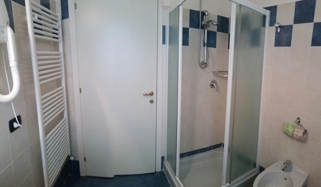 Hotel Lario Mezzegra Bagian luar foto